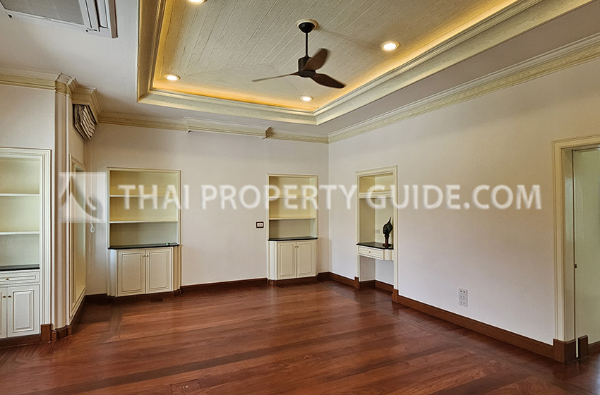 House with Private Pool in Nichada Thani 